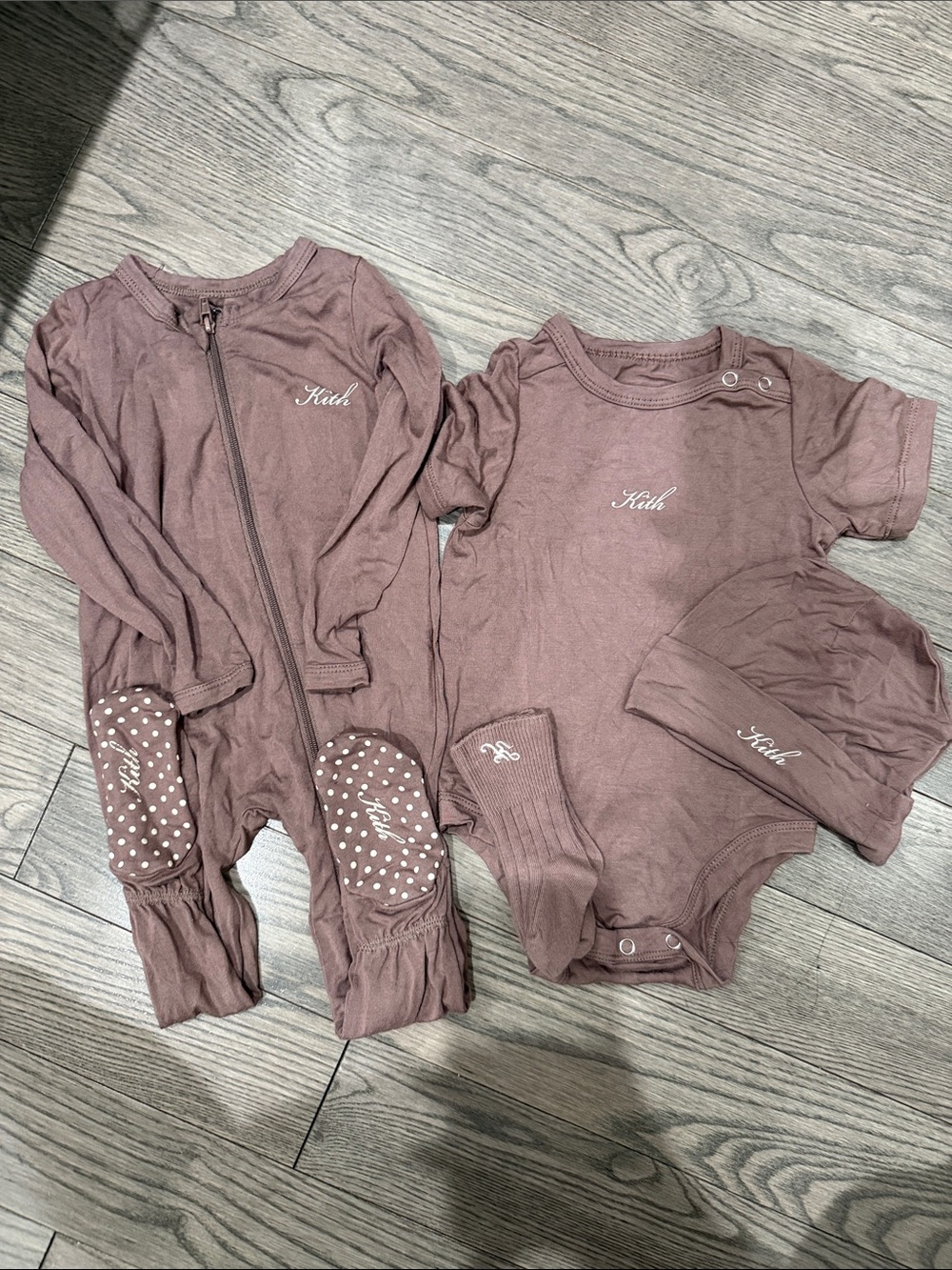 Kith Mauve Baby Footie & Bodysuit Set with Hat and Socks